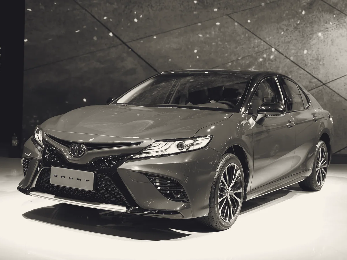 Toyota Camry — фото 2