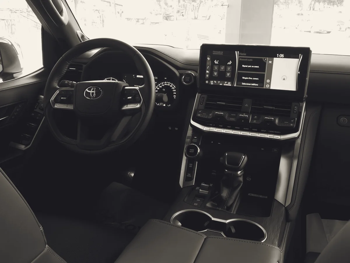 Аренда Toyota Land Cruiser 300 в Москве — фото 6