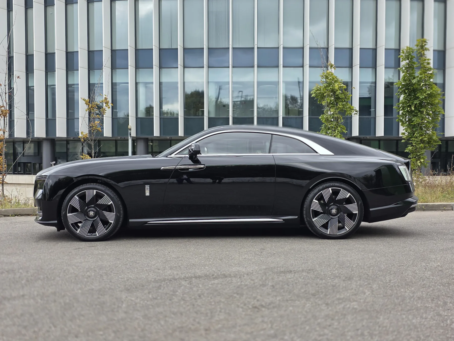 Аренда Rolls-Royce Spectre в Москве — фото 2