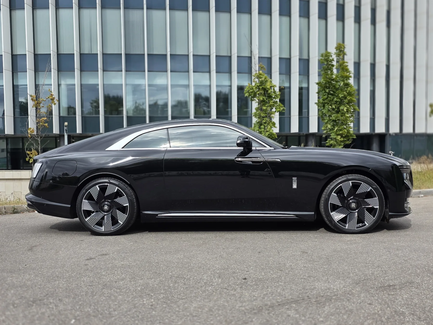 Аренда Rolls-Royce Spectre в Москве — фото 5