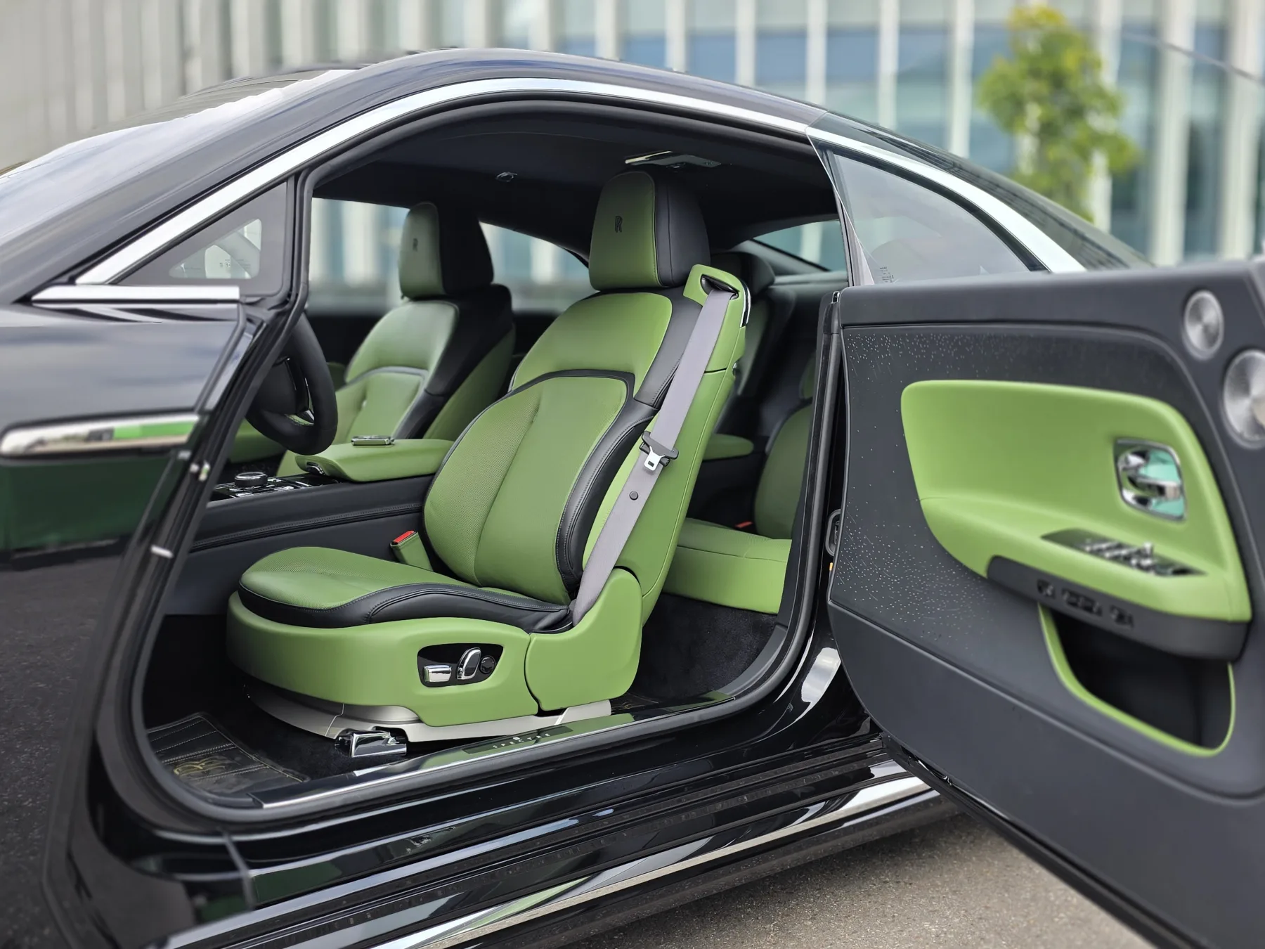 Аренда Rolls-Royce Spectre в Москве — фото 10