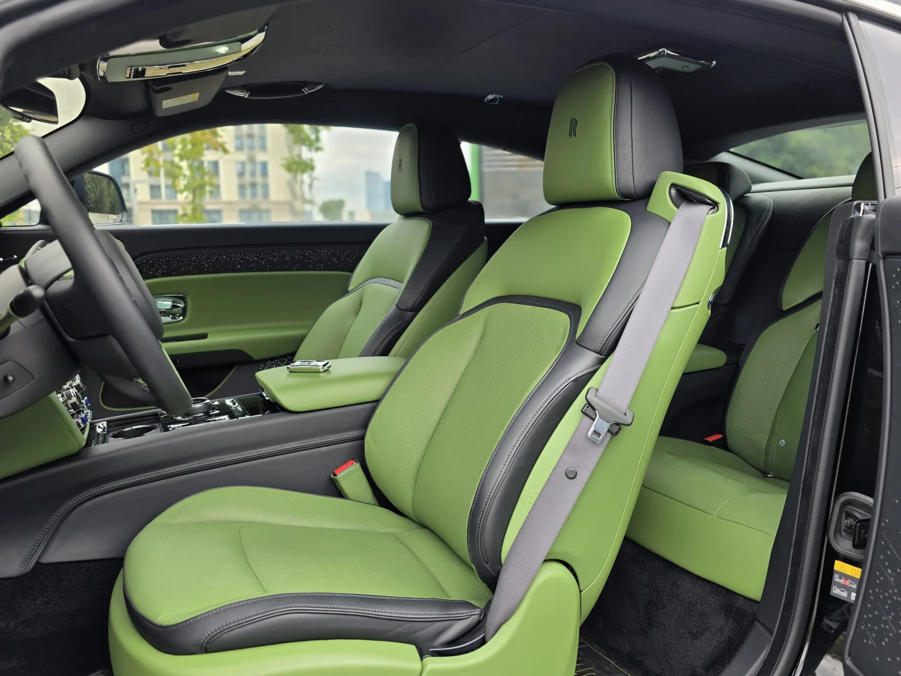 Аренда Rolls-Royce Spectre в Москве — фото 11