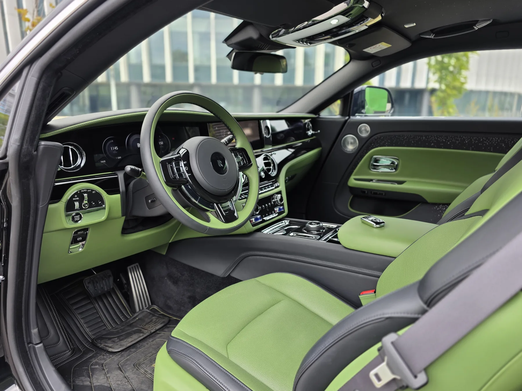 Аренда Rolls-Royce Spectre в Москве — фото 12