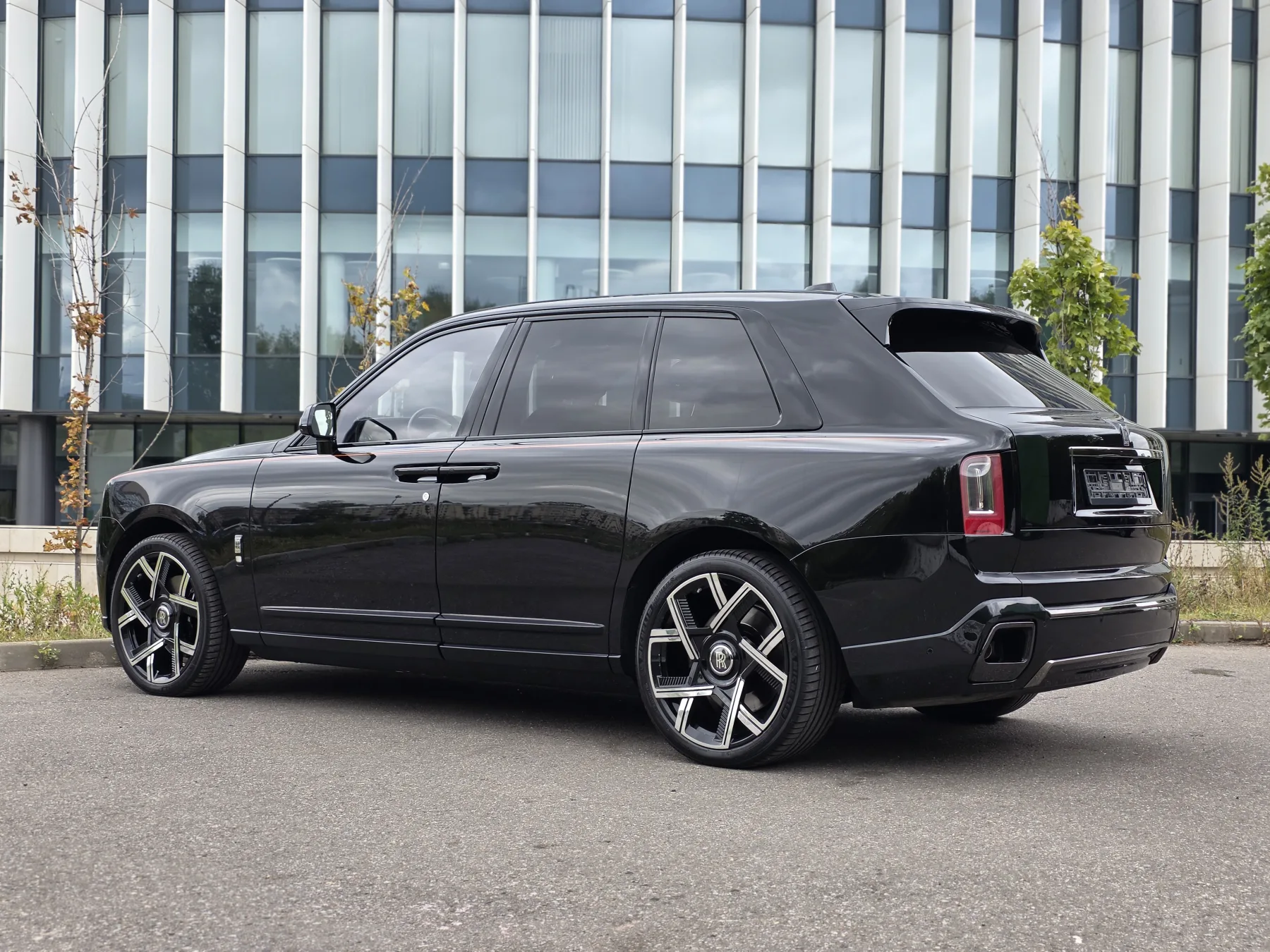 Аренда Rolls-Royce Cullinan в Москве — фото 3