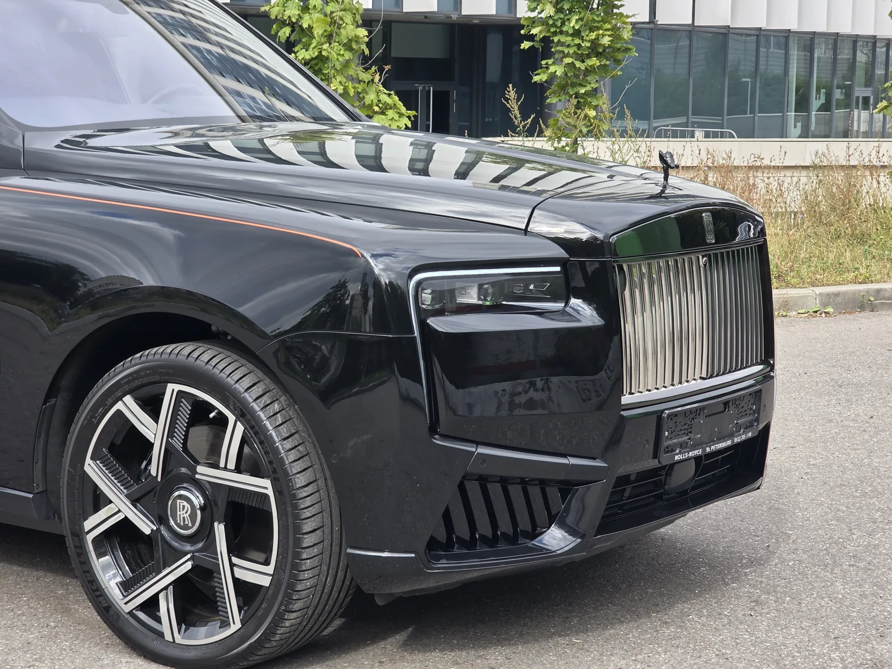 Аренда Rolls-Royce Cullinan в Москве — фото 10