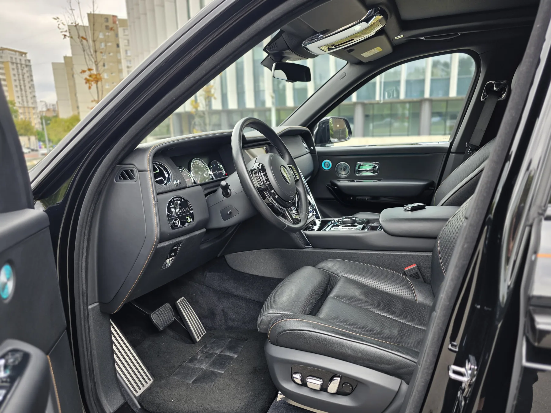 Аренда Rolls-Royce Cullinan в Москве — фото 12
