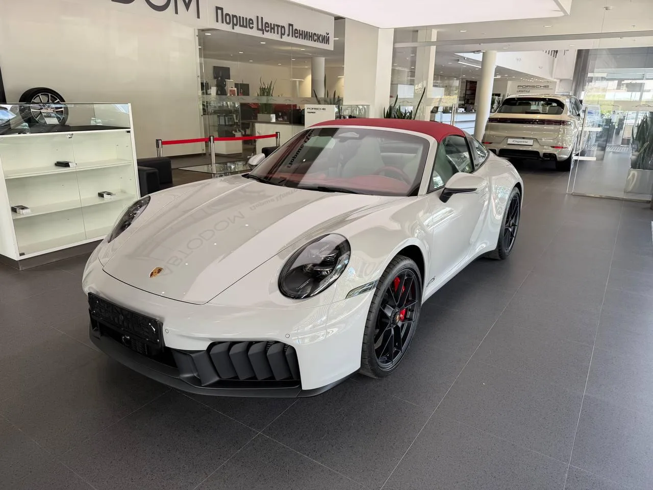 Аренда Porsche 911 Carrera 4 GTS в Москве