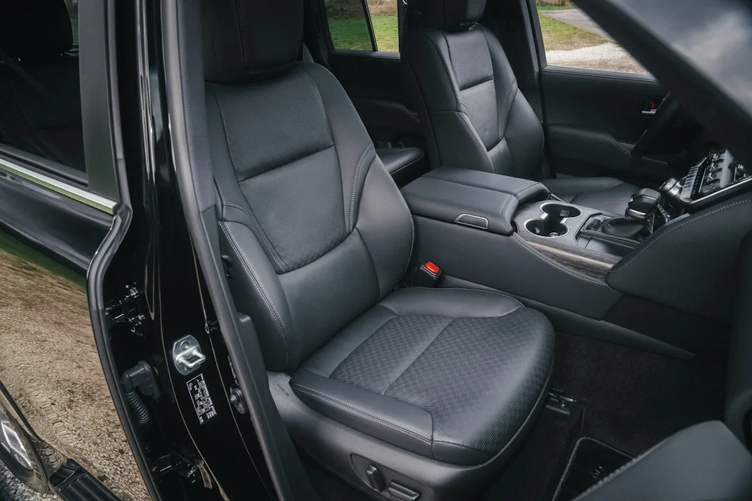 Toyota Land Cruiser 300 — фото 12