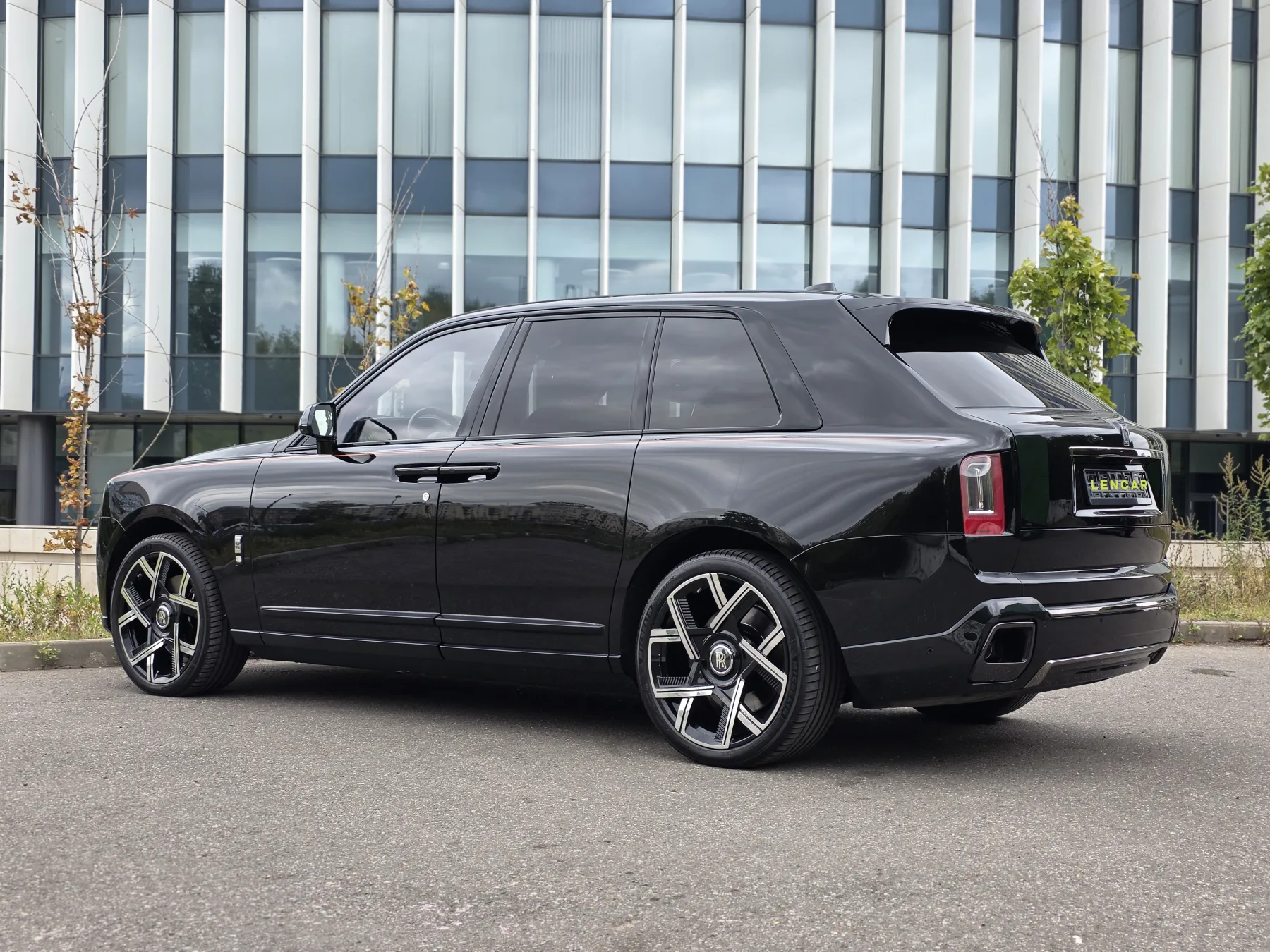 Аренда Rolls-Royce Cullinan в Москве — фото 3