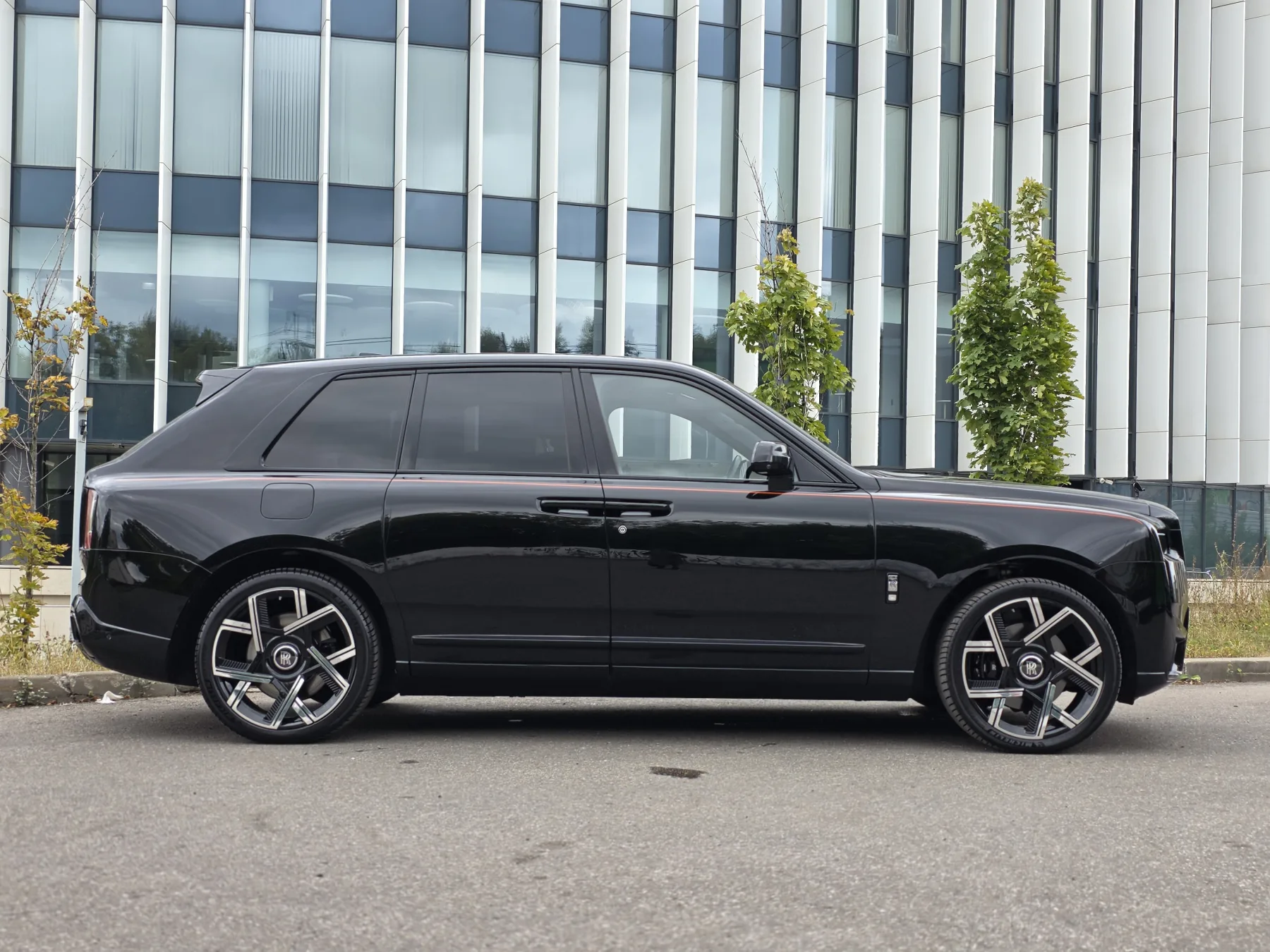 Аренда Rolls-Royce Cullinan в Москве — фото 6