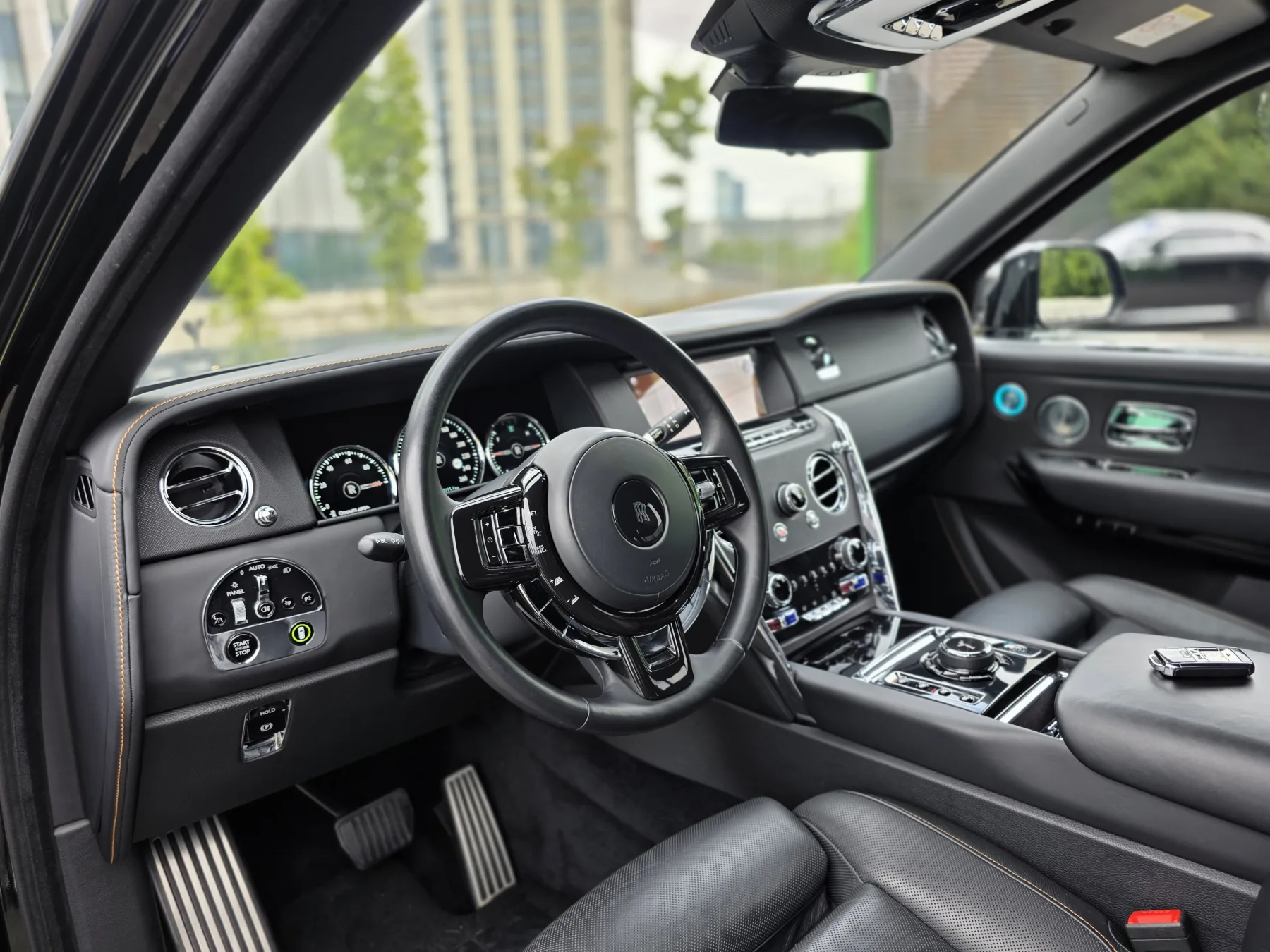Аренда Rolls-Royce Cullinan в Москве — фото 9