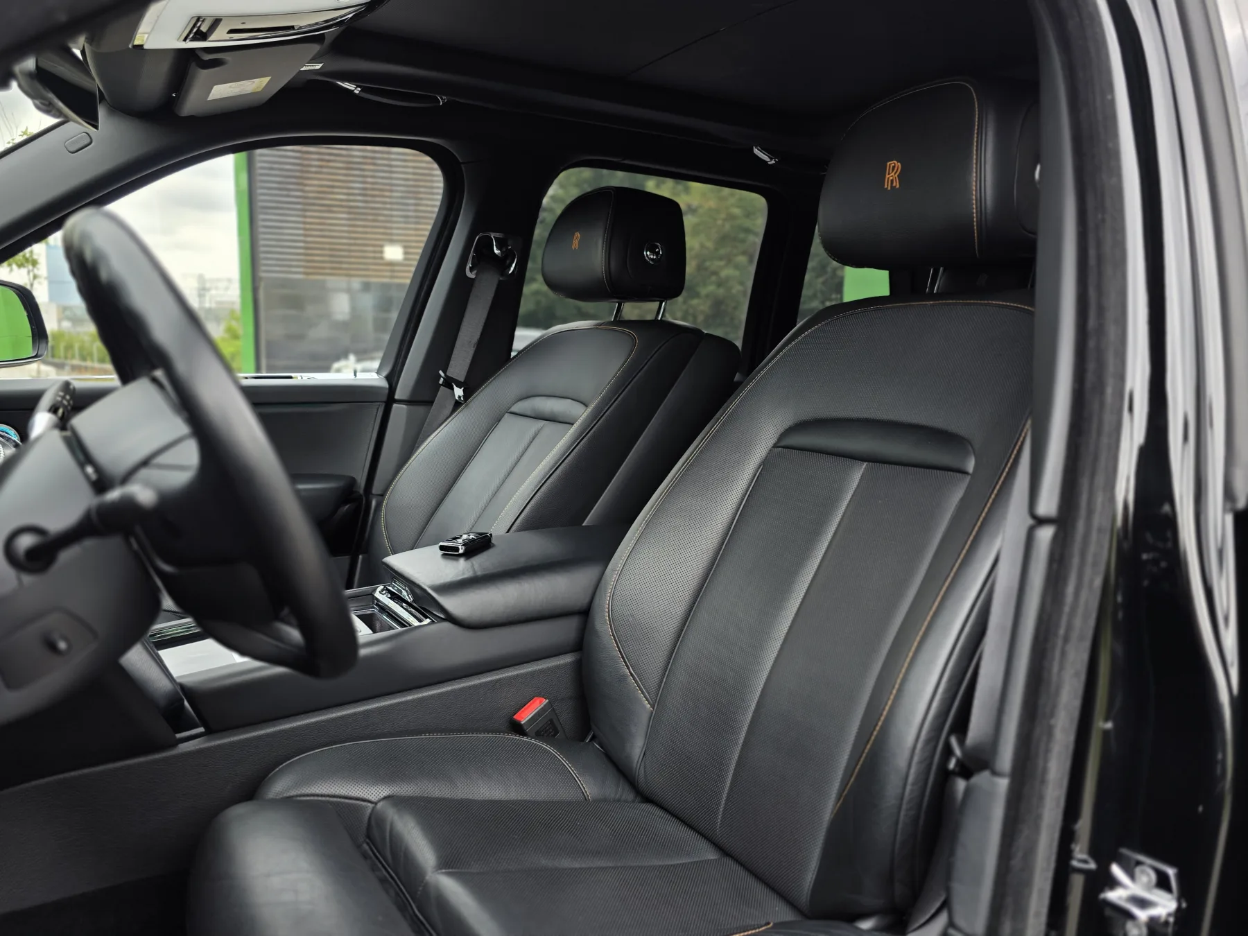 Аренда Rolls-Royce Cullinan в Москве — фото 10