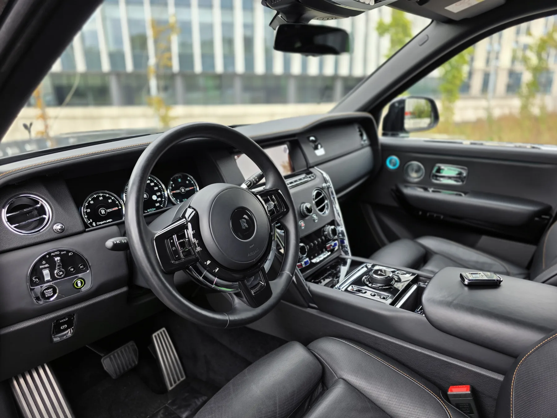 Аренда Rolls-Royce Cullinan в Москве — фото 11