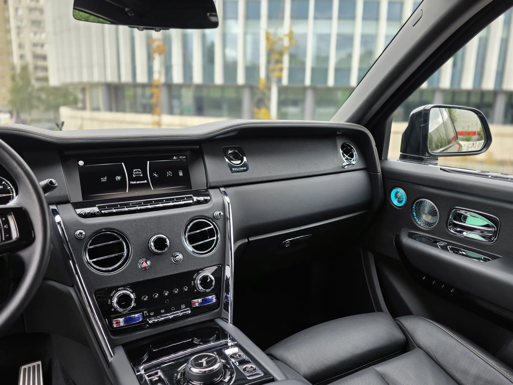 Аренда Rolls-Royce Cullinan в Москве — фото 12