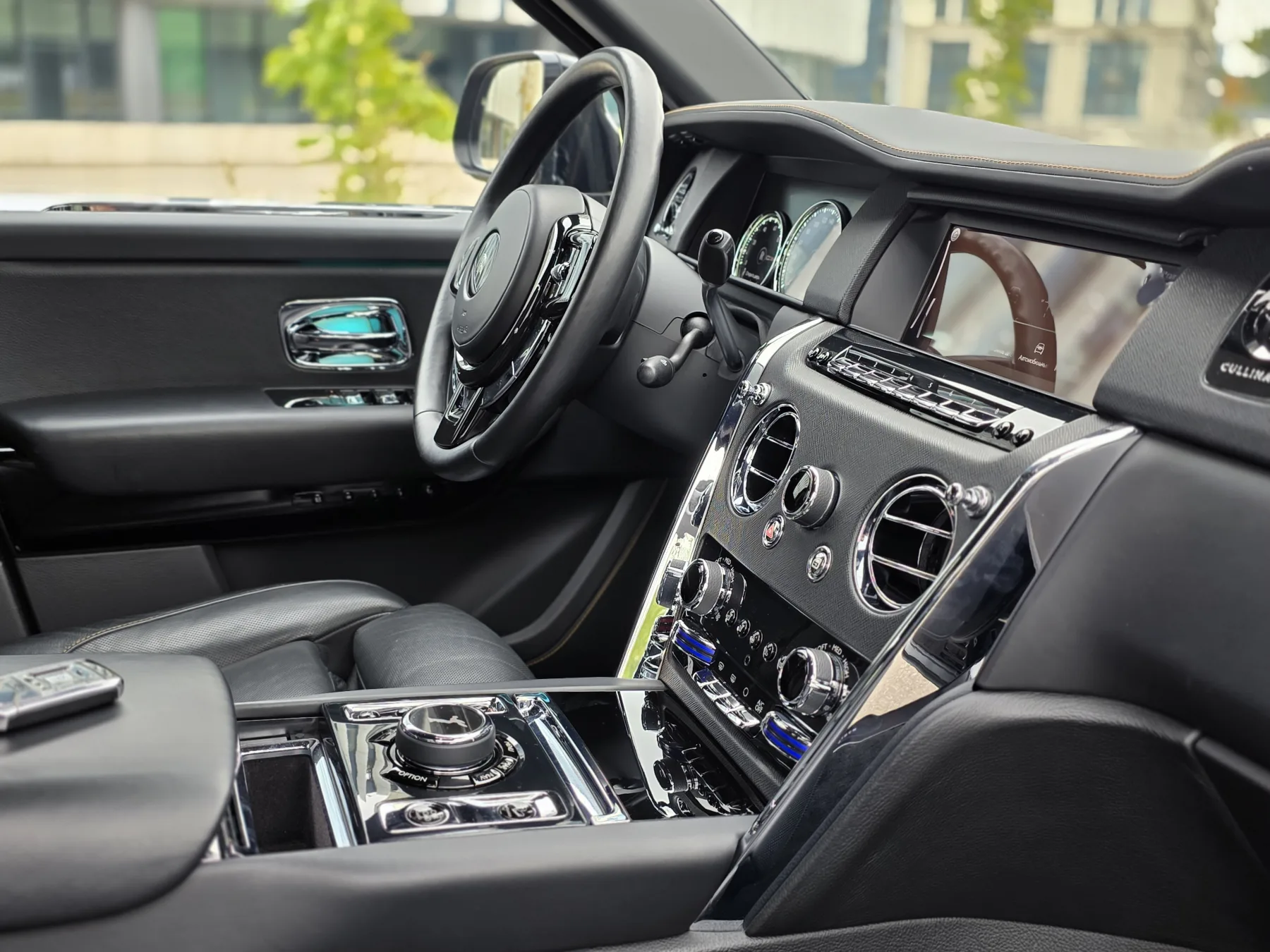Аренда Rolls-Royce Cullinan в Москве — фото 13